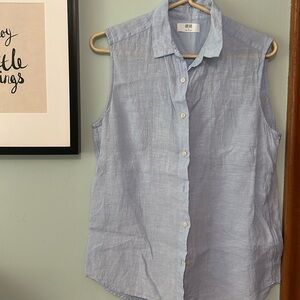 Uniqlo cotton sleeve less button down shirt